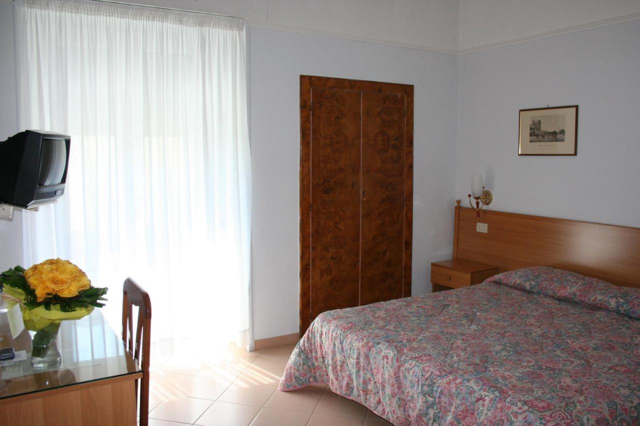 Hotel Castello Mesagne Quarto foto