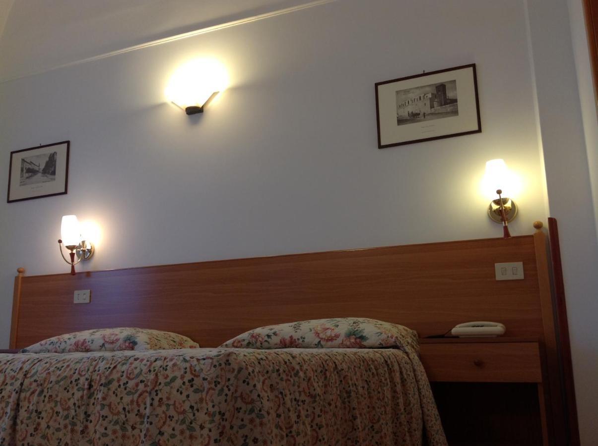 Hotel Castello Mesagne Quarto foto