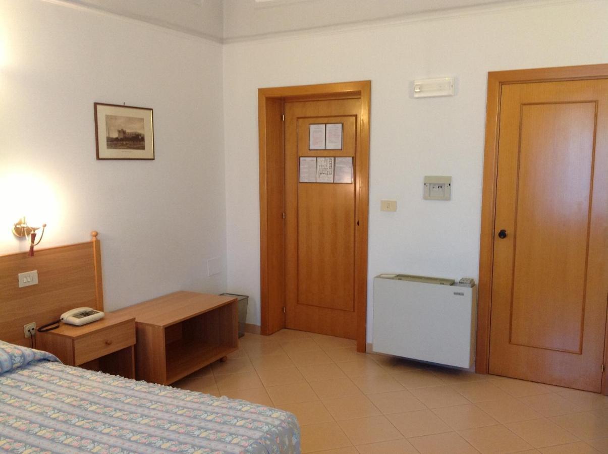 Hotel Castello Mesagne Quarto foto