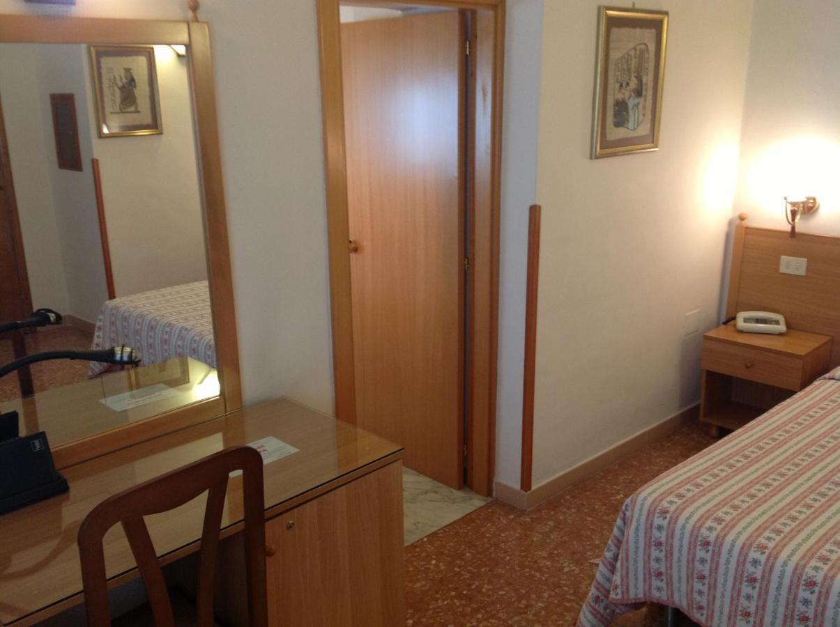 Hotel Castello Mesagne Quarto foto