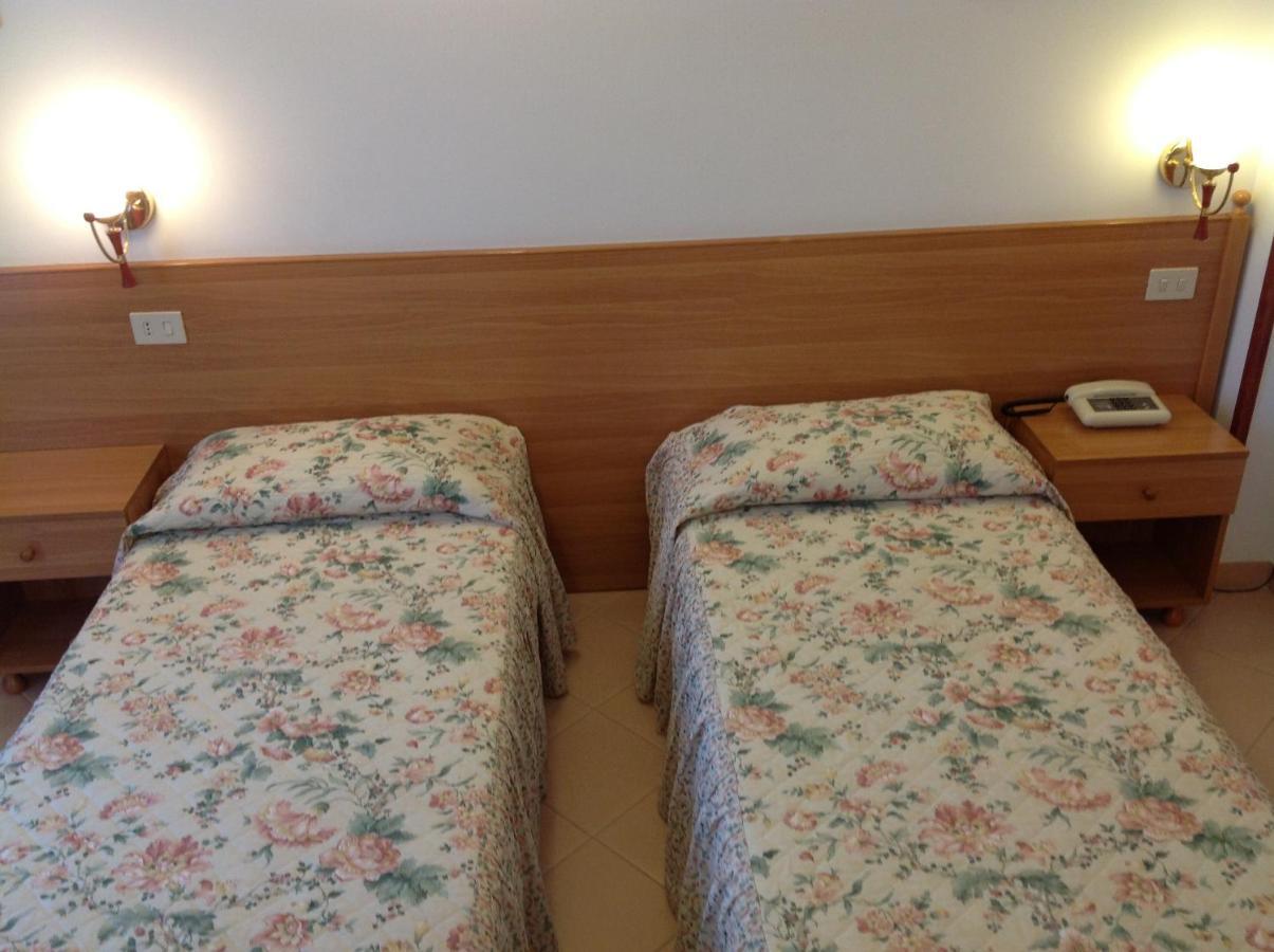 Hotel Castello Mesagne Quarto foto