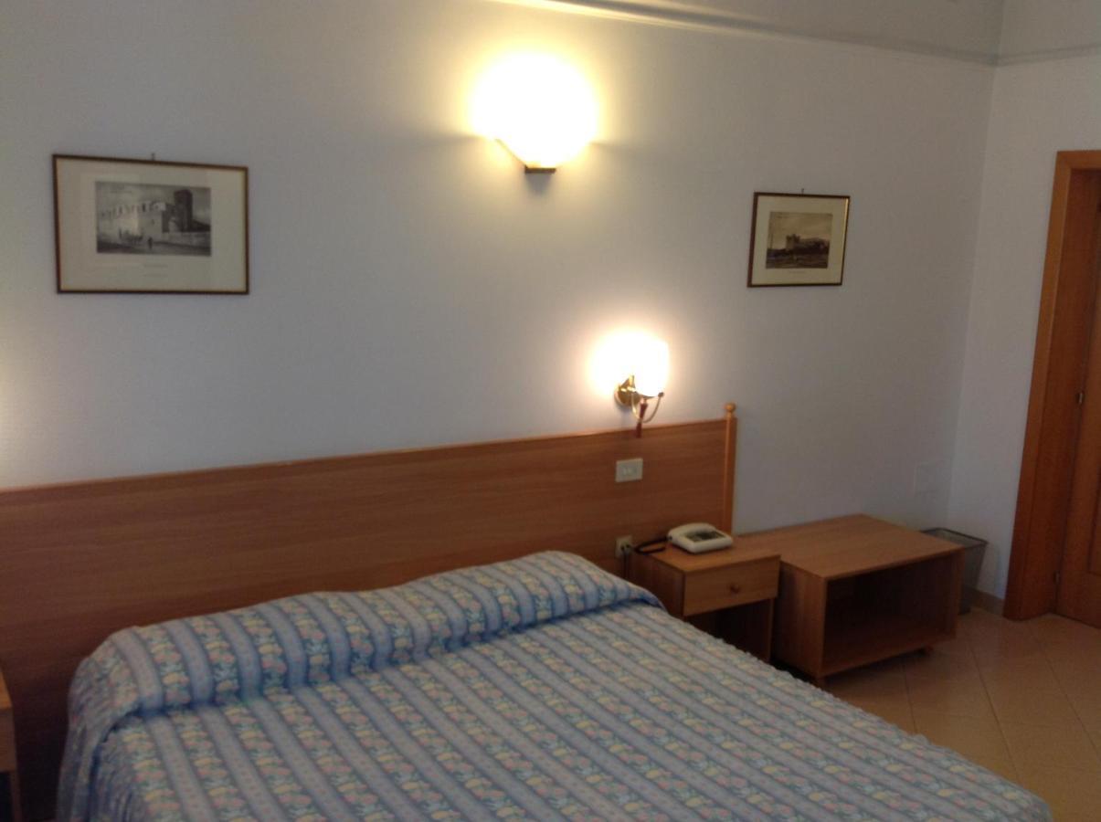 Hotel Castello Mesagne Quarto foto