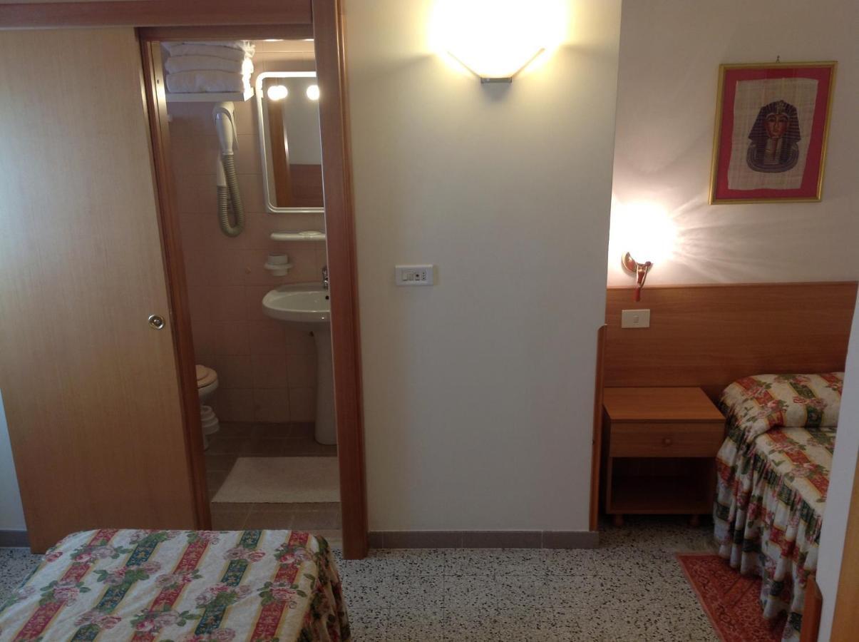 Hotel Castello Mesagne Quarto foto