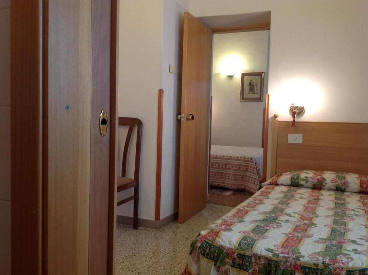Hotel Castello Mesagne Quarto foto