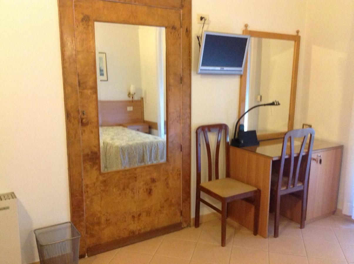 Hotel Castello Mesagne Quarto foto