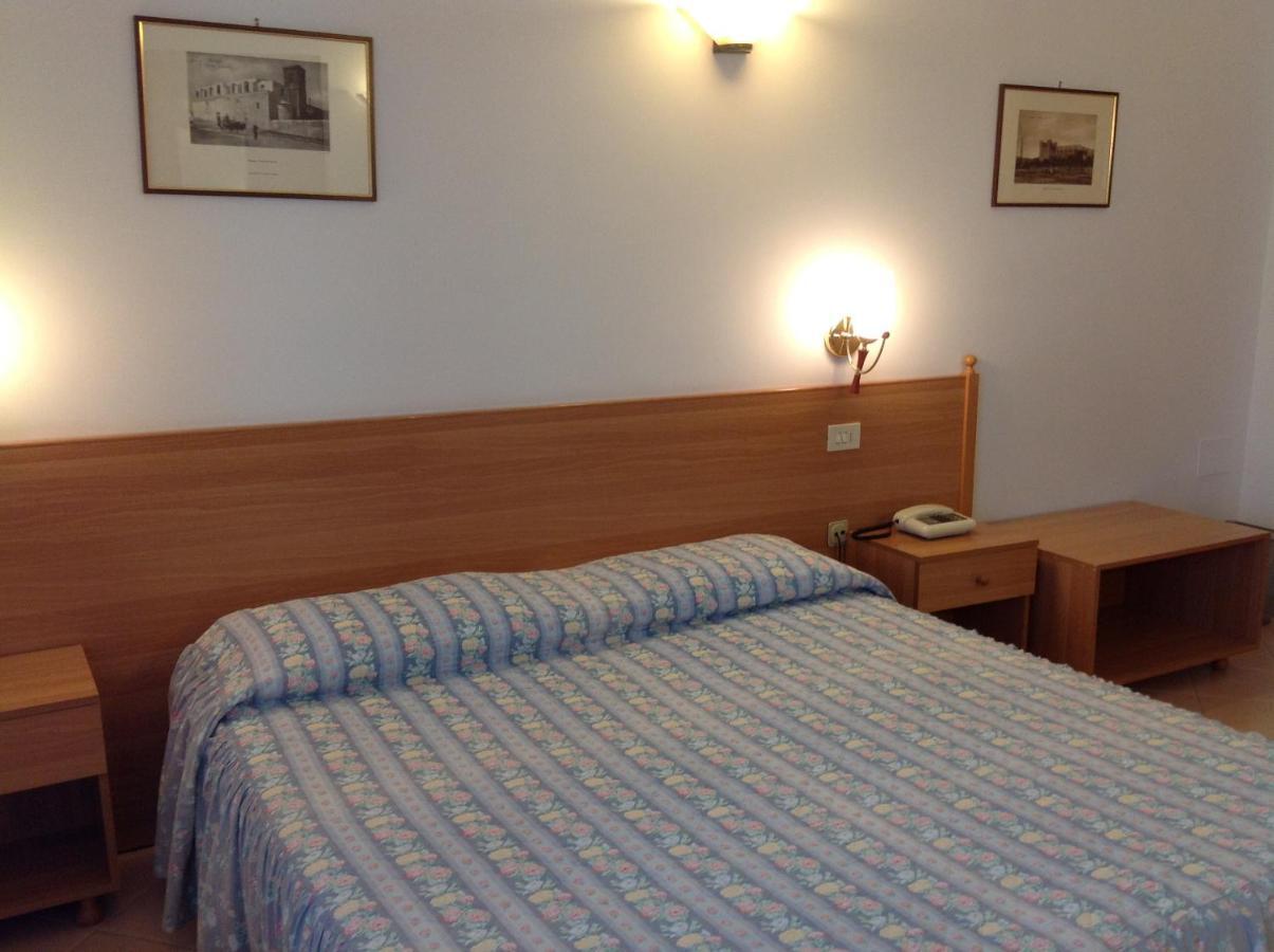 Hotel Castello Mesagne Quarto foto