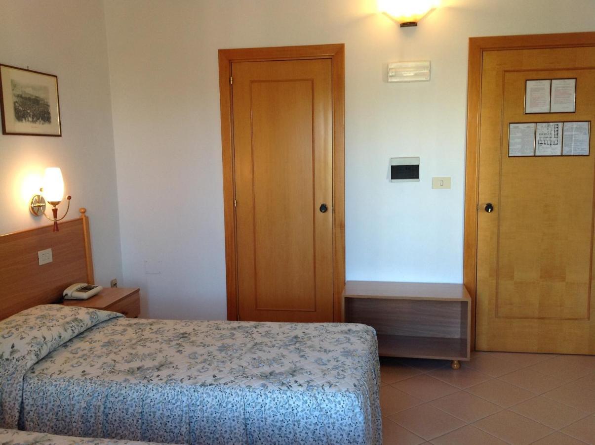 Hotel Castello Mesagne Quarto foto