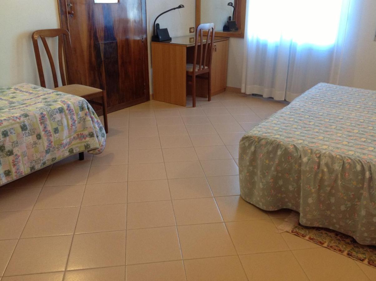 Hotel Castello Mesagne Quarto foto