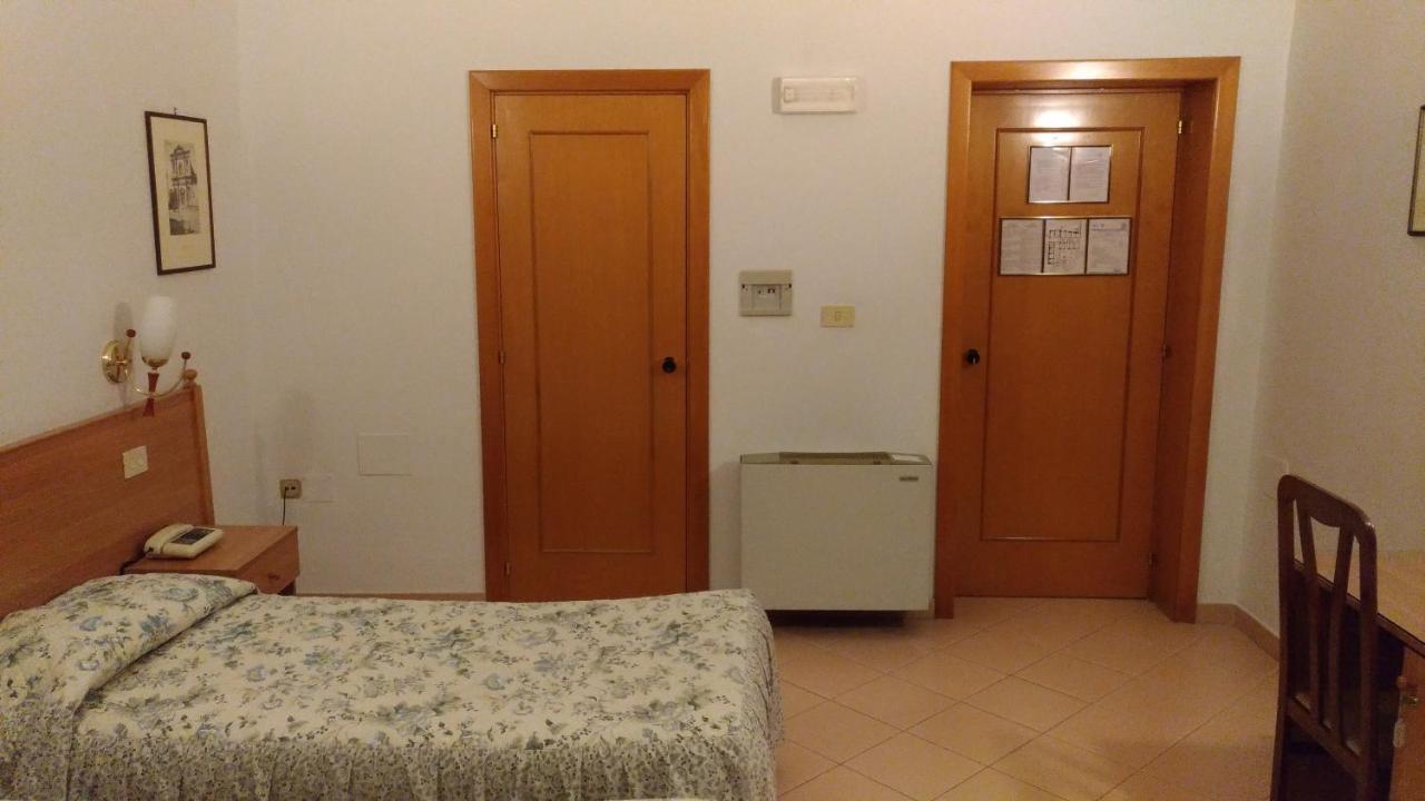 Hotel Castello Mesagne Quarto foto